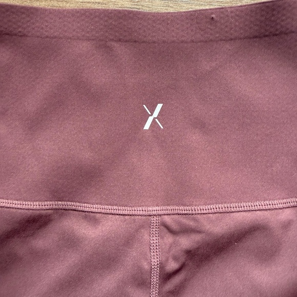 Knix LeakStrong™ Leakproof Legging | Burgundy | Size M - Picture 1 of 4